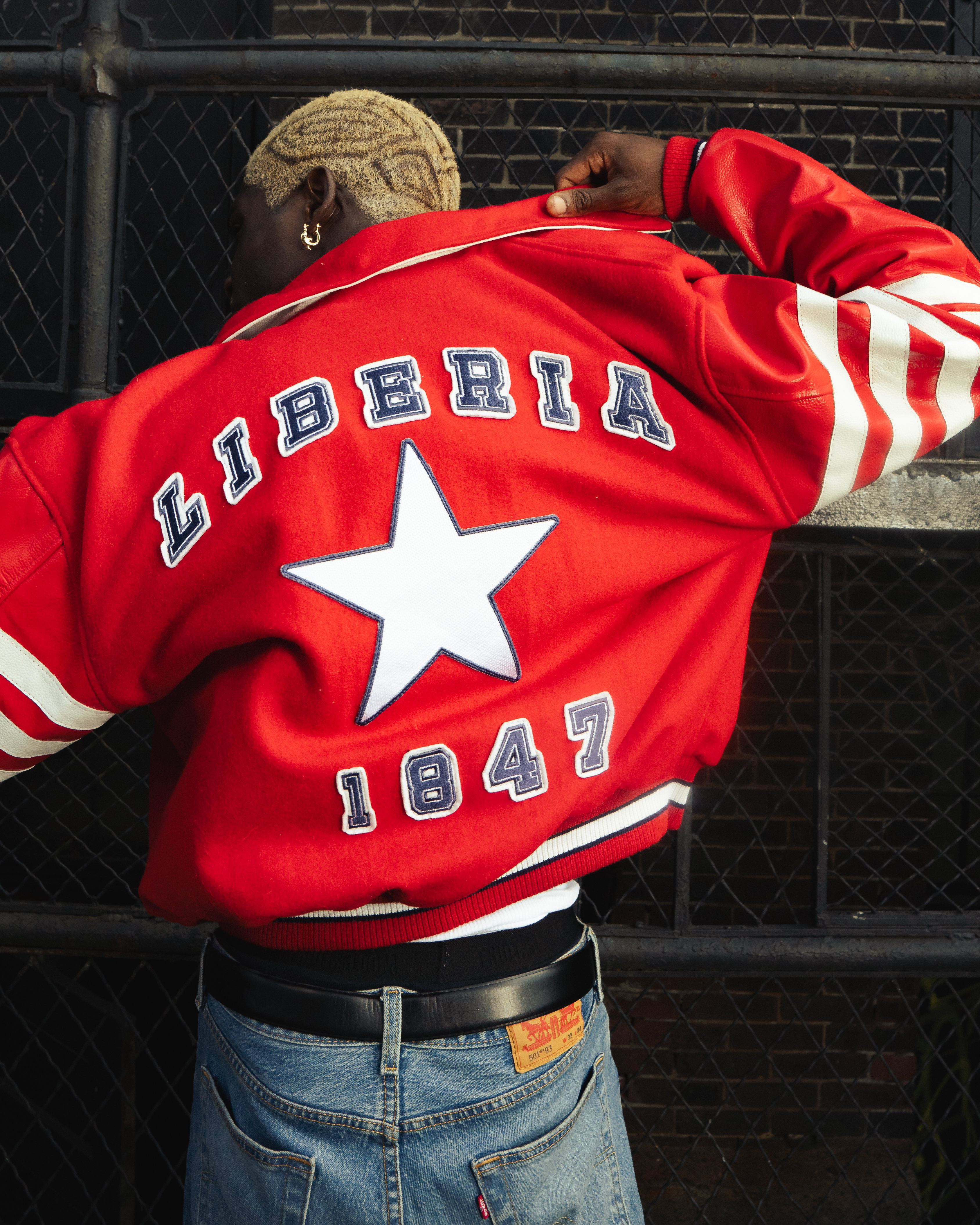 Back view campaign image for Hollyandro